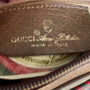 Gucci vintage crossbody small handbag plus dust bag